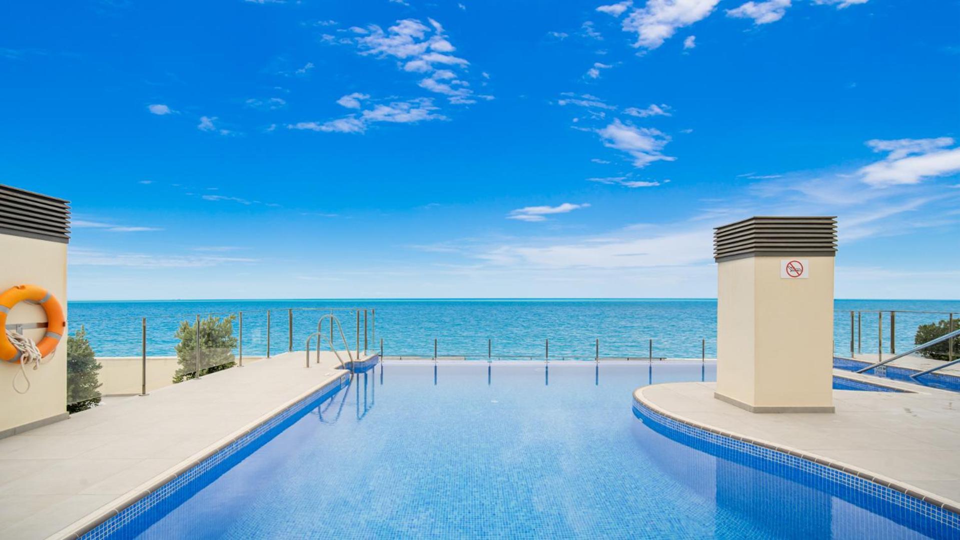 Cosmo Beach With Seaview Between Cancelada And Estepona Exterior photo